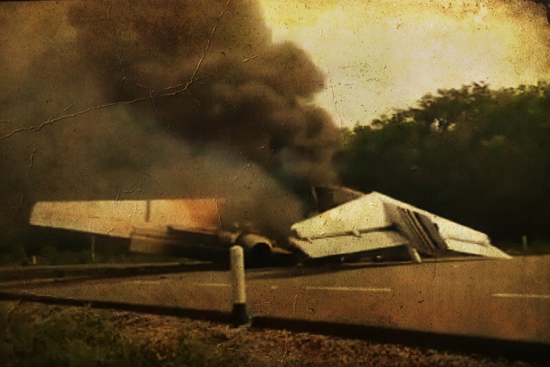 Avioneta en llamas aterriza en Quintana Roo ¿la “bajaron a balazos”?